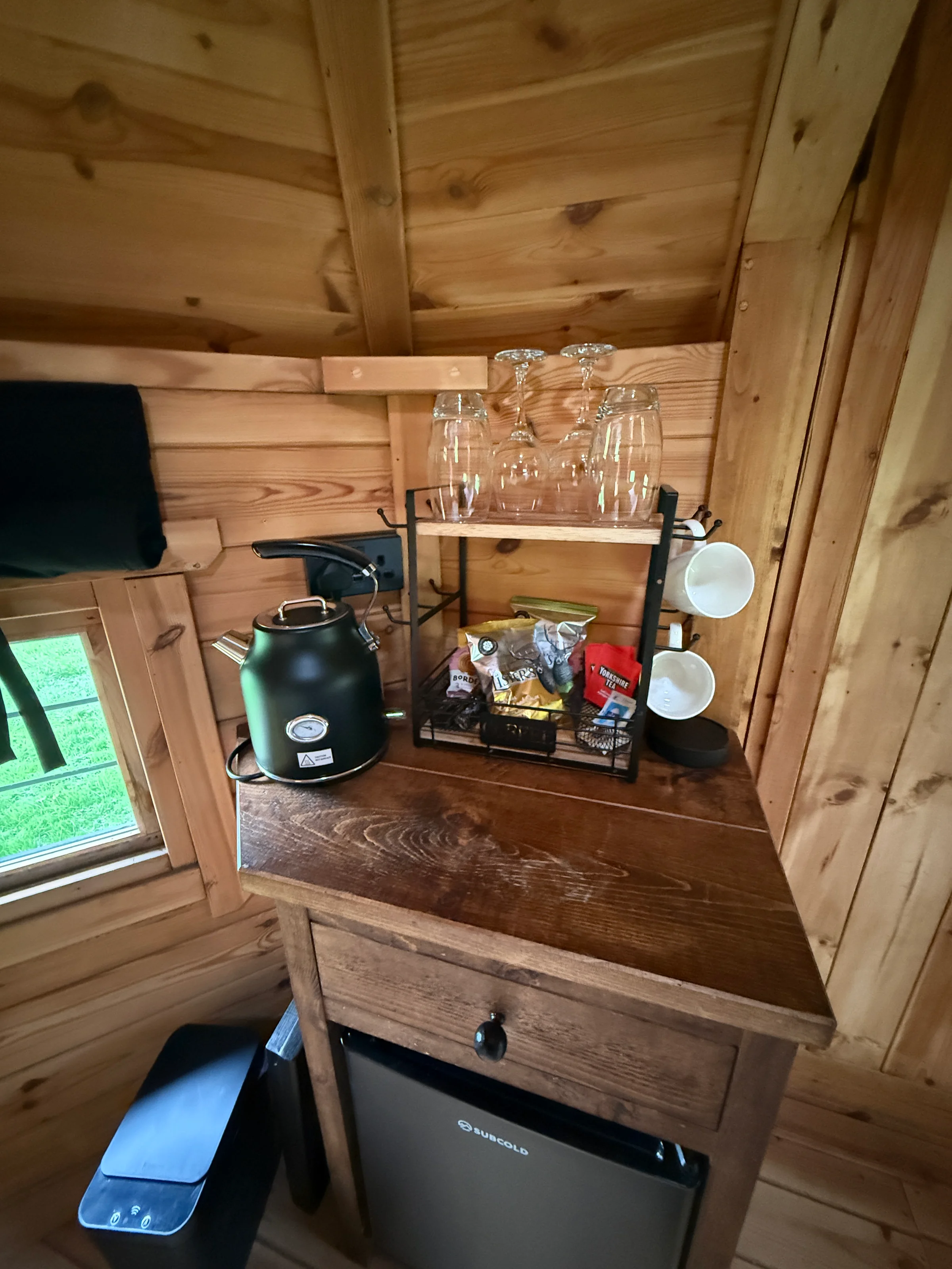 The Cosy Cabin-Refreshment Station